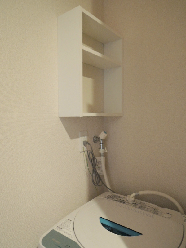 かがやき 洗濯機の上部には収納棚が付いています