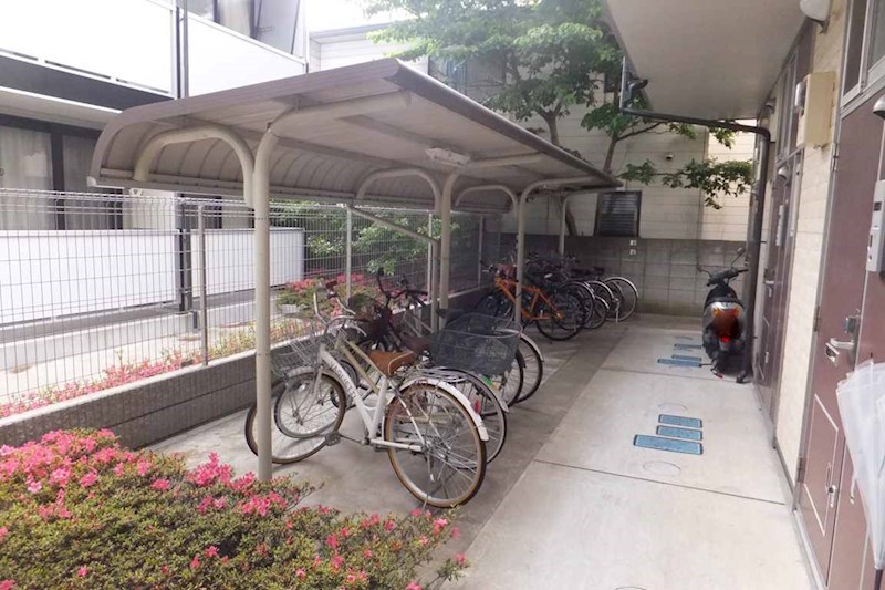 堤方 駐輪場もあります