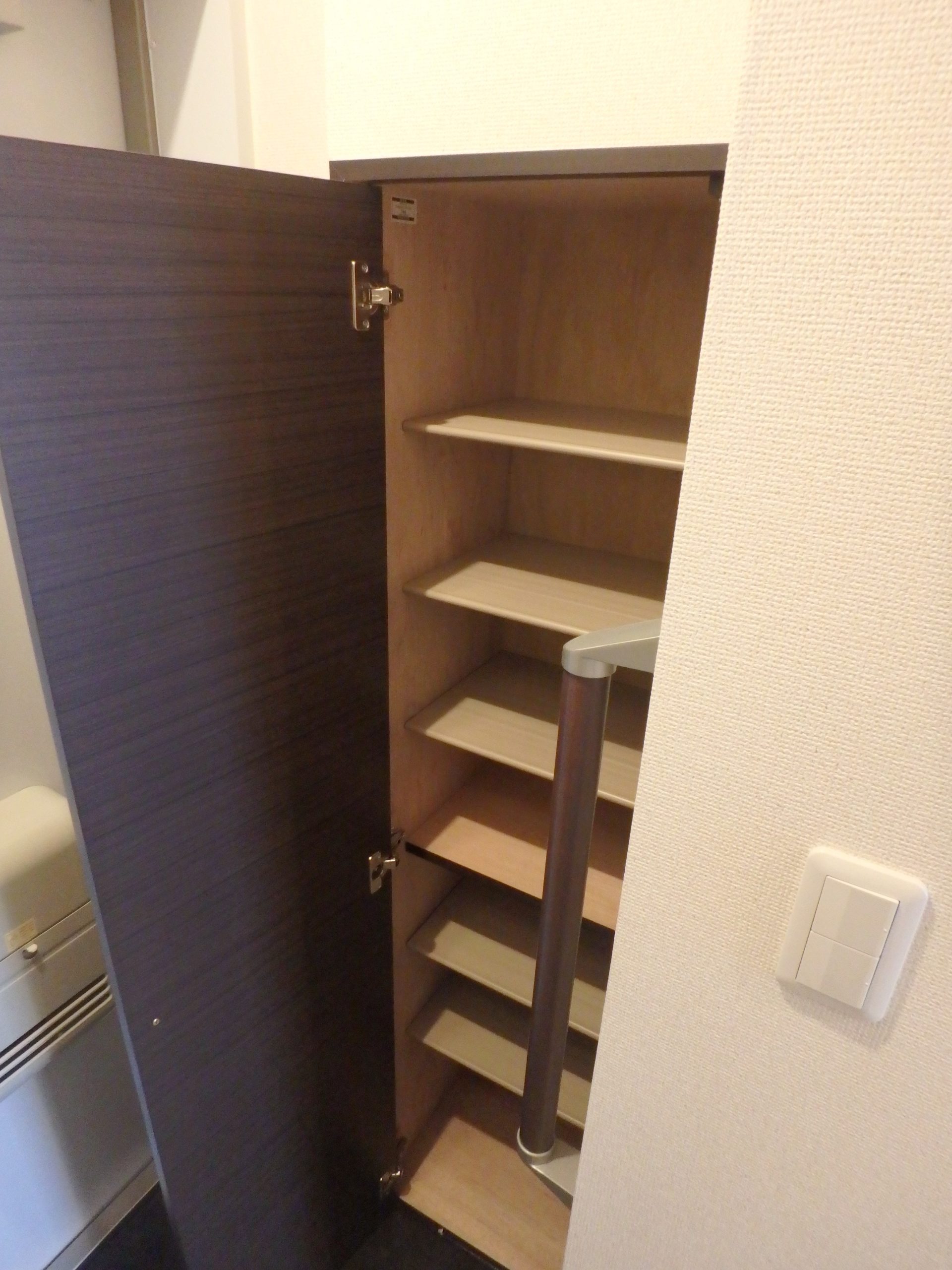 南品川ハイツⅢ【告知事項部屋あり　204】 玄関にはシューズボックス設置済み♪