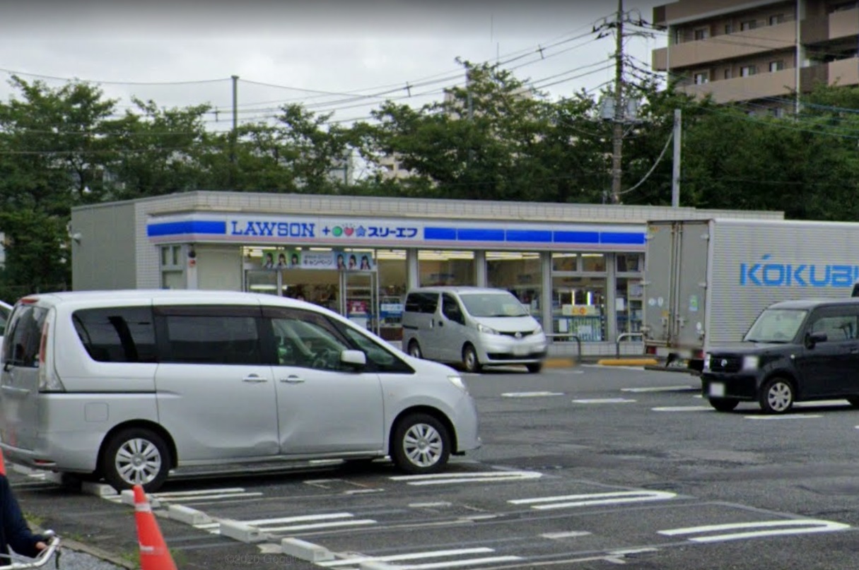 グラシアス　ワン ﾛｰｿﾝ･ｽﾘｰｴﾌ 川口朝日四丁目店
