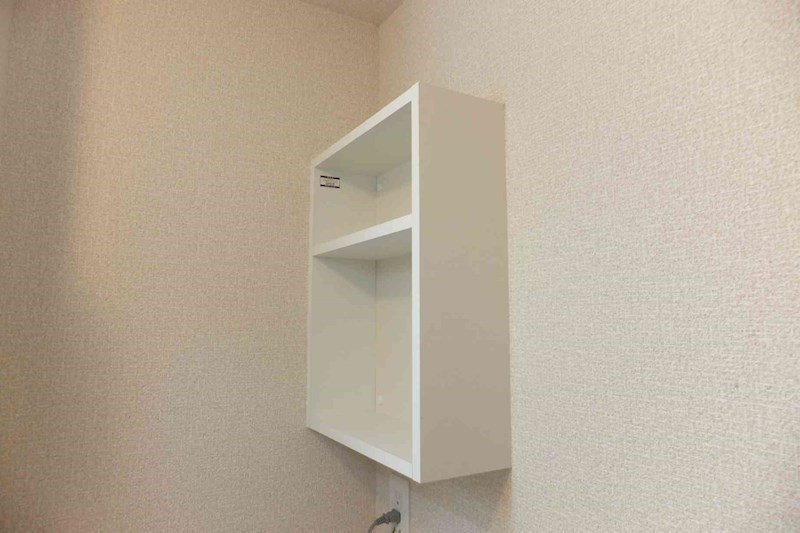 マローネ【告知事項部屋有　103】物件名非掲載 洗濯機の上部には収納棚が付いています
