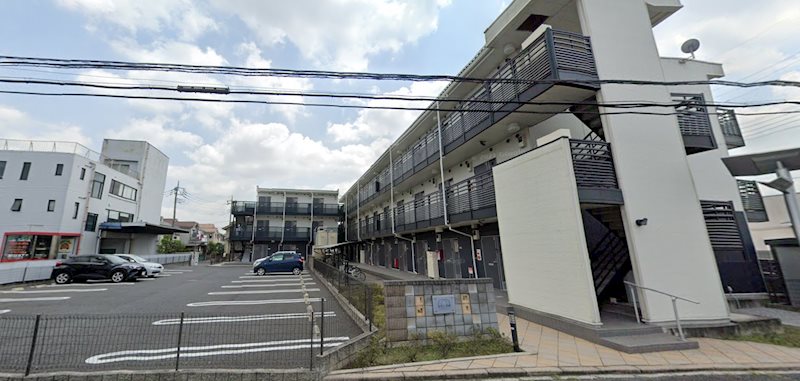 ルナルミエール越谷 敷地内に広々駐車場