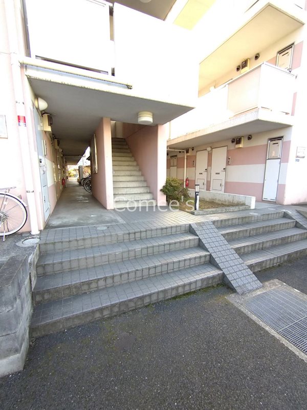 ヴィルヌーブ川崎B エントランス