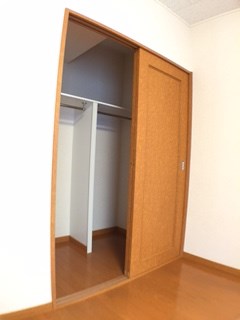 上新井レジデンス クローゼット