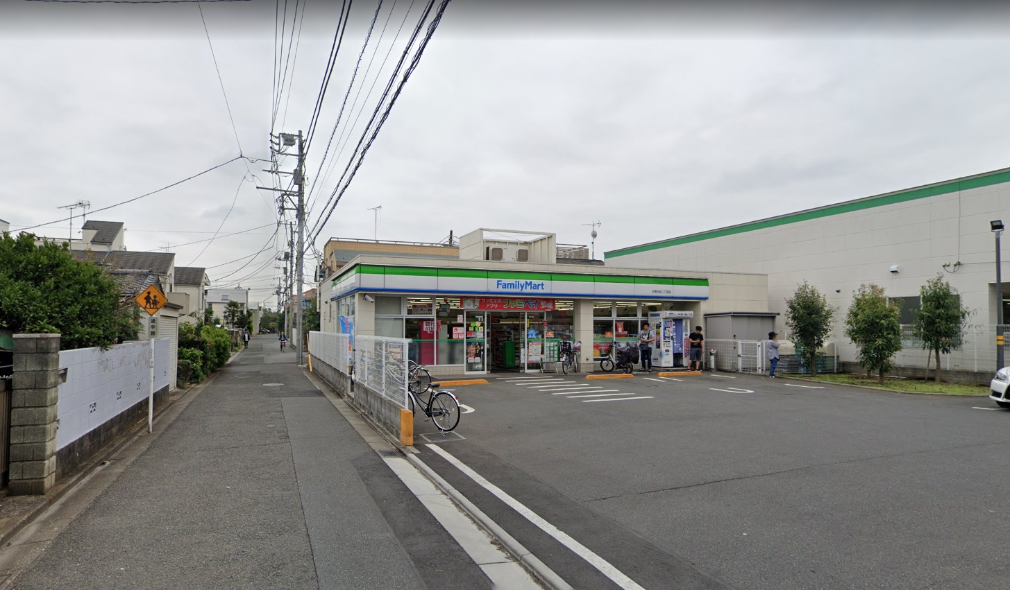 アザレーア　 ﾌｧﾐﾘｰﾏｰﾄ 石神井台二丁目店