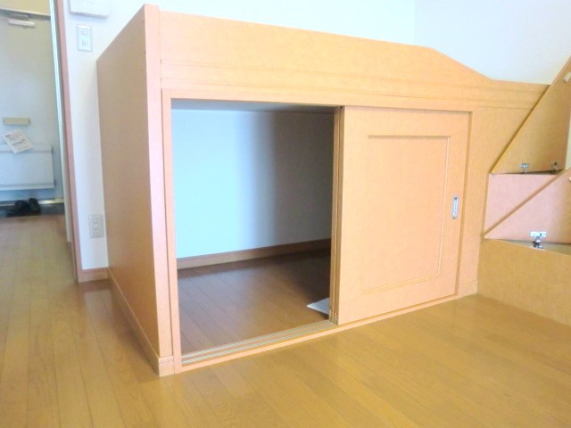 ハーナ ベッドの下は収納になっています