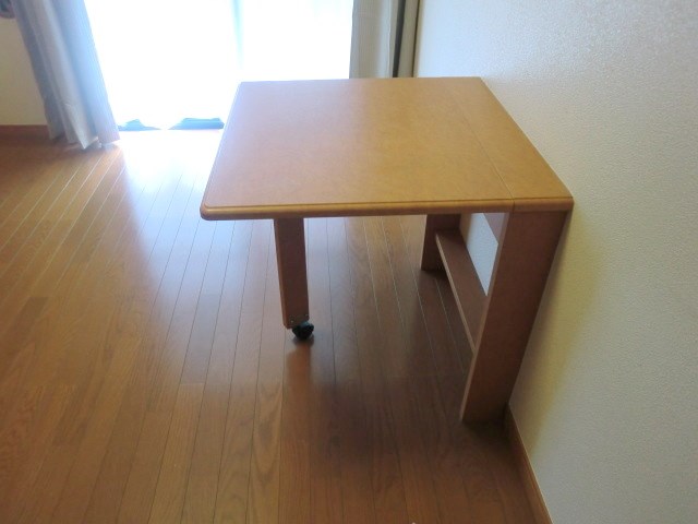 ハーナ テーブルは折りたためます