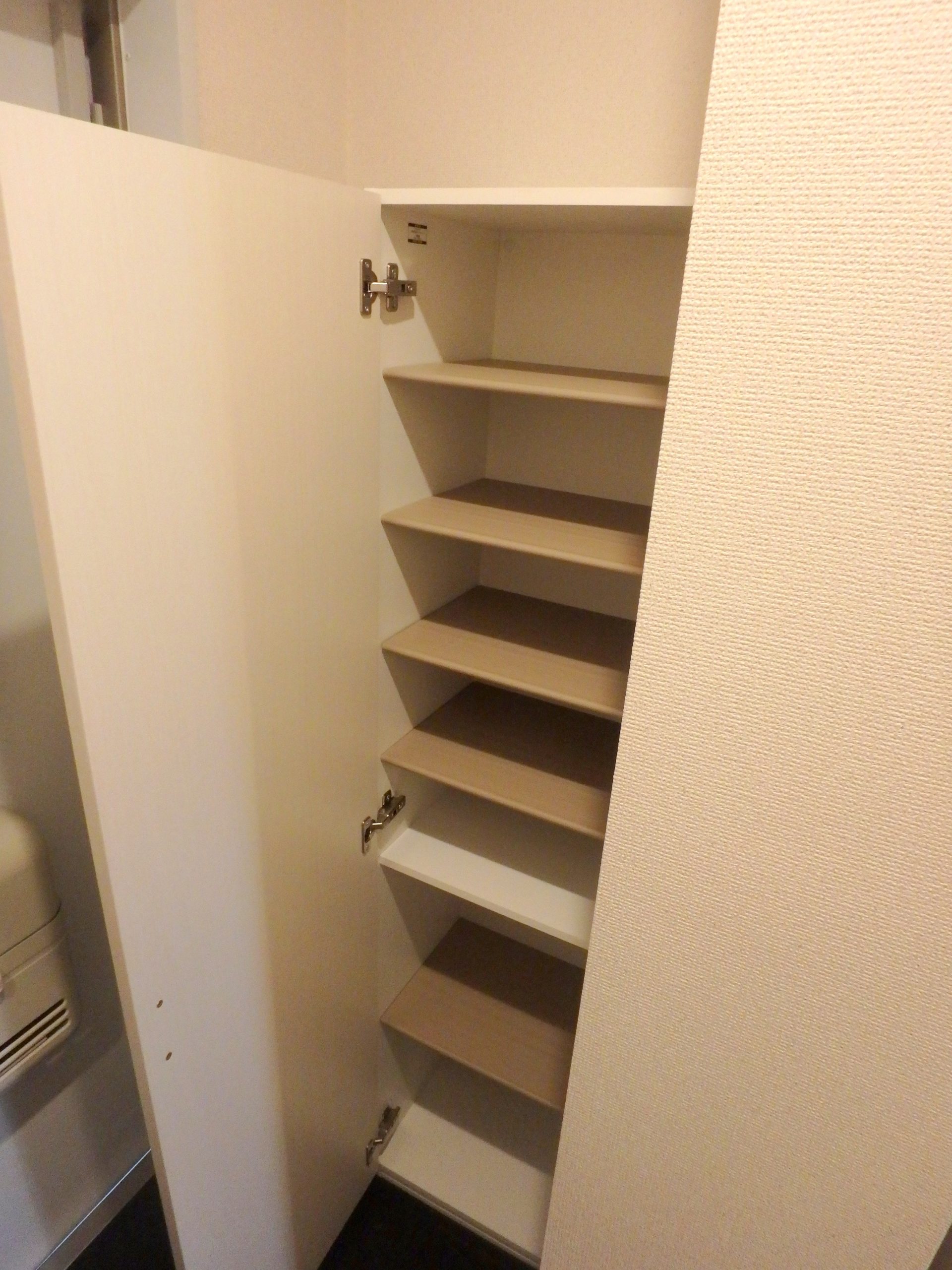 葵芳　１号館 玄関にはシューズボックス設置済み♪