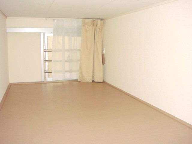 エルデン【告知事項部屋あり　107】 ロフトの奥には窓があり風が通ります