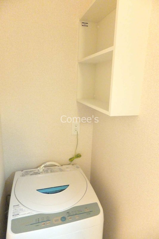 パークネスト 洗濯機の上部には収納棚があります