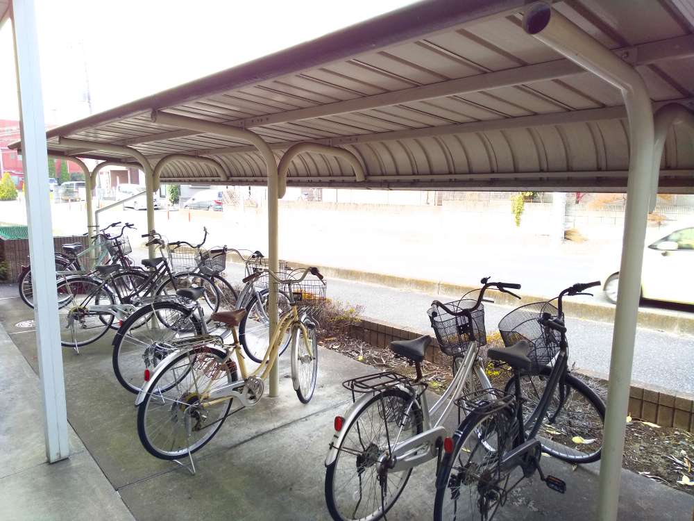 レオパレスペルル 駐輪場
