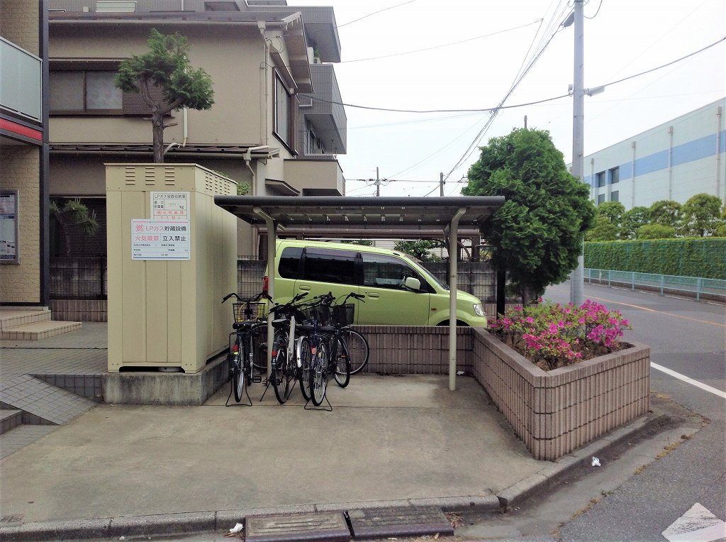 レオパレスウェルストンⅠ 自転車置き場