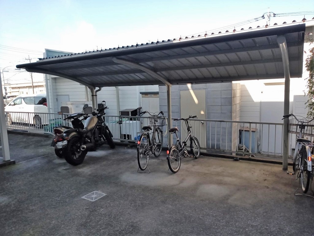 レオパレスパレスフィオーレⅢ 自転車置き場