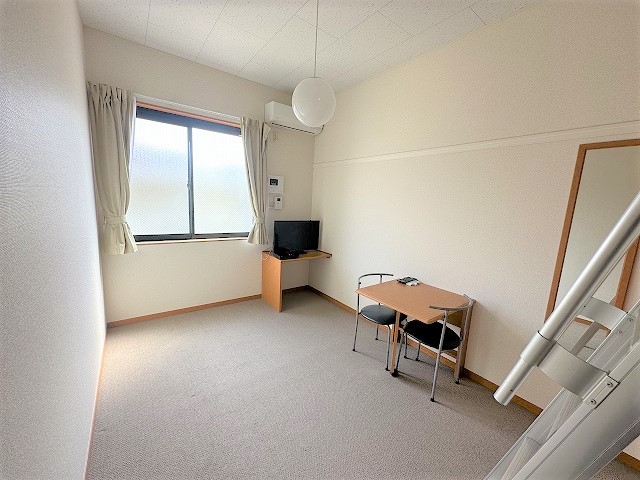レオパレスヒルキャッスル菅田 「同タイプの部屋の写真です」「現況優先」