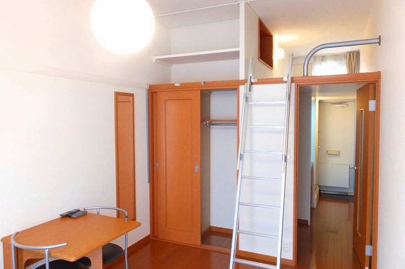 レオパレスドームＹＯＳＨＩＤＡ 床材や設備は号室によって異なります。