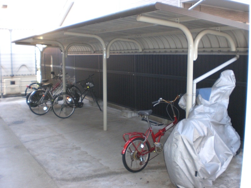 レオパレス松村 屋根付き駐輪場