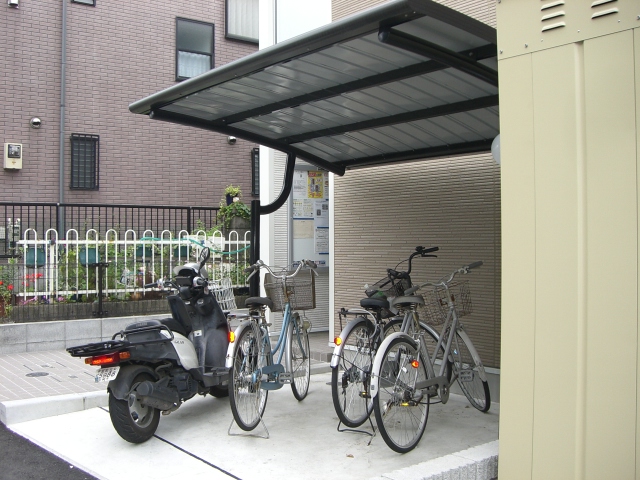 レオパレス野川 駐輪場　原付＆自転車のみ駐輪可能