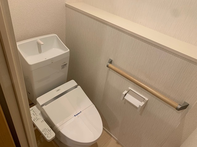 クレイノスリジエ 温水洗浄便座＆手摺付き♪
