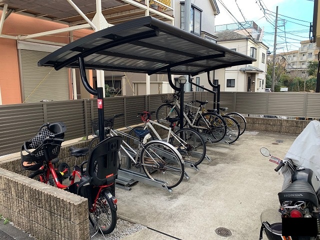 クレイノスリジエ 駐輪場　原付＆自転車のみ駐輪可能