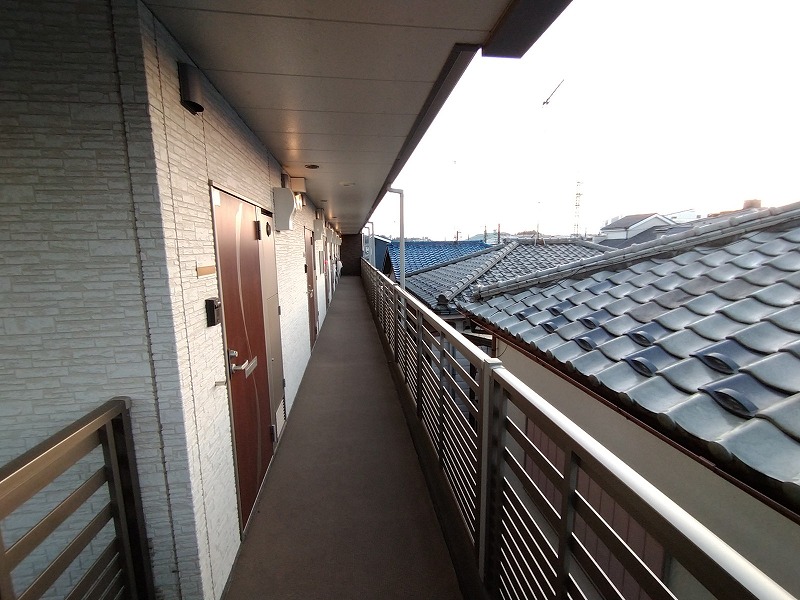 クレイノリフル川崎 ３階玄関側共用廊下