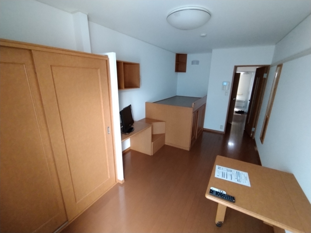 レオパレス久末 2階は絨毯仕様です。