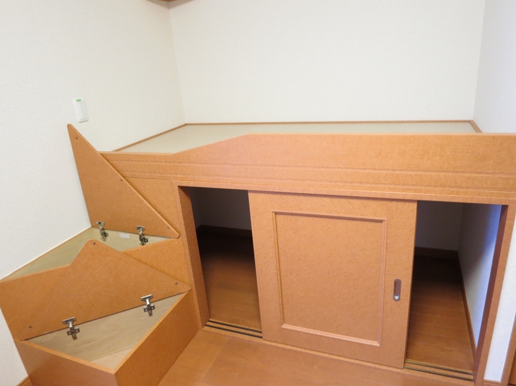 レオパレスＣｏｍｆｏｒｔ ベッド収納
