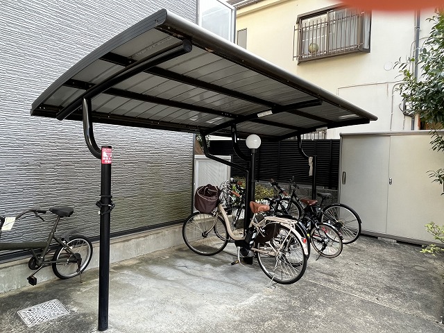 レオパレスリブェール 駐輪場　原付＆自転車のみ駐輪可能
