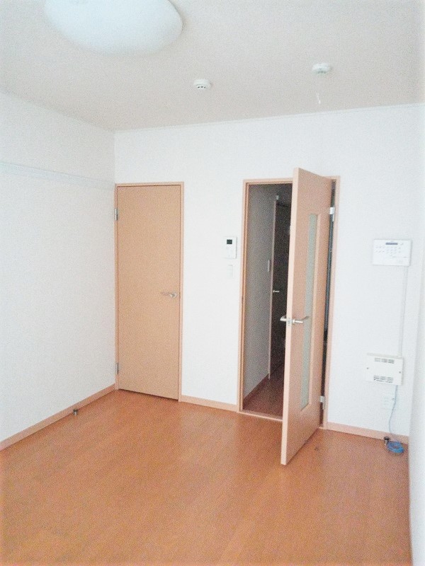 レオパレスカリン 備品は部屋毎に異なります。１Ｆのみフローリング