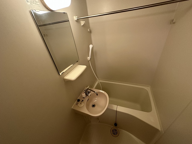 レオパレスラ　エスペランサ 「同タイプの部屋の写真です」「現況優先」
