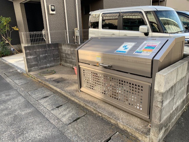 レオパレスアズール ダストボックス