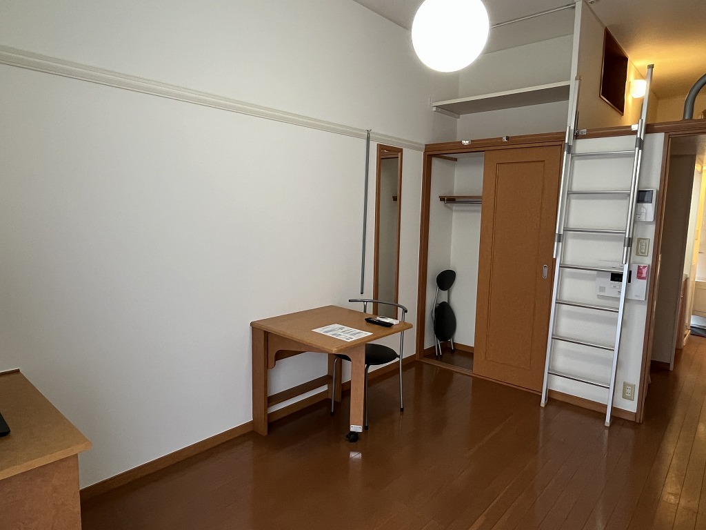 レオパレスコージーコート 2階は絨毯仕様です。