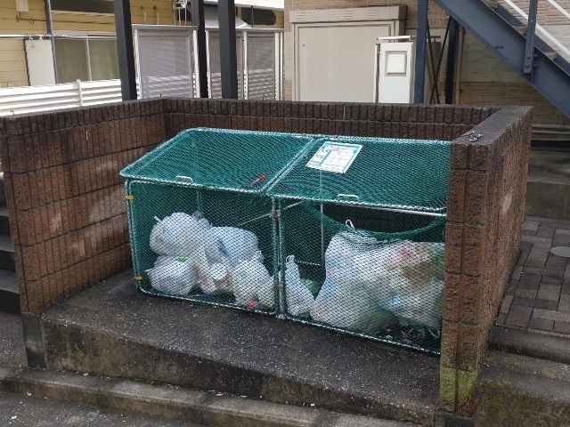 レオパレス椎の実２ ゴミ置場