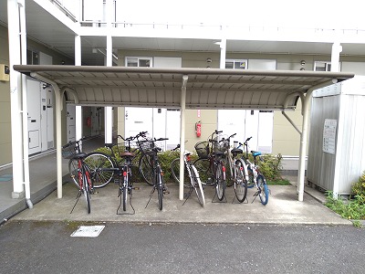 レオパレスＣｈａｒｍＣｏｕｒｔ 駐輪場　原付＆自転車のみ駐輪可能