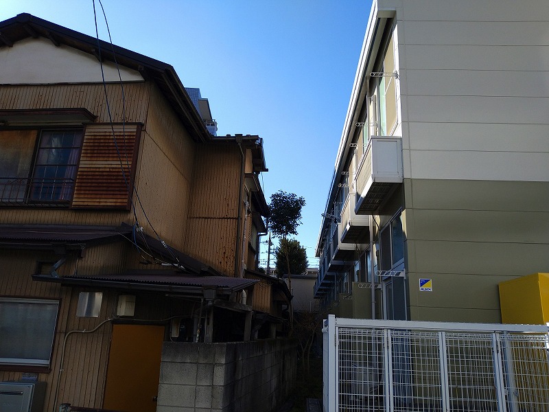 レオパレスＣｈａｒｍＣｏｕｒｔ 01～09号室側