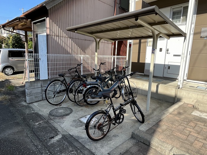 レオパレスカンパネラ 駐輪場　原付＆自転車のみ駐輪可能
