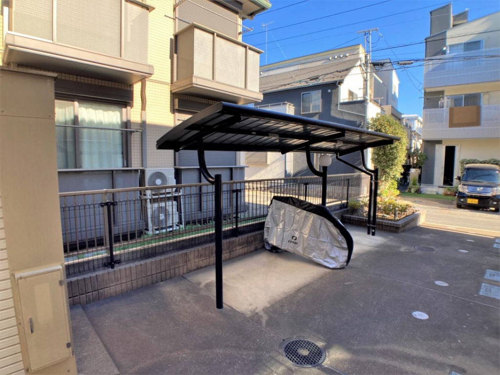 レオネクストさく 駐輪場