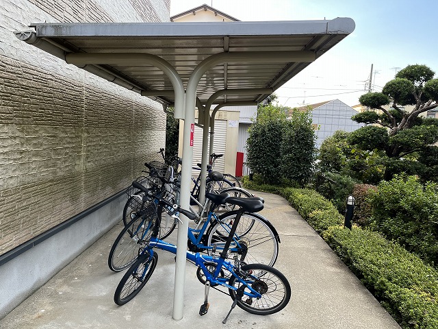 レオパレスカサベルデ 駐輪場　原付＆自転車のみ駐輪可能