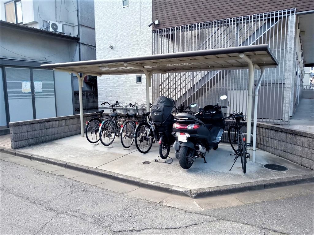 クレイノ元三如如 自転車置き場