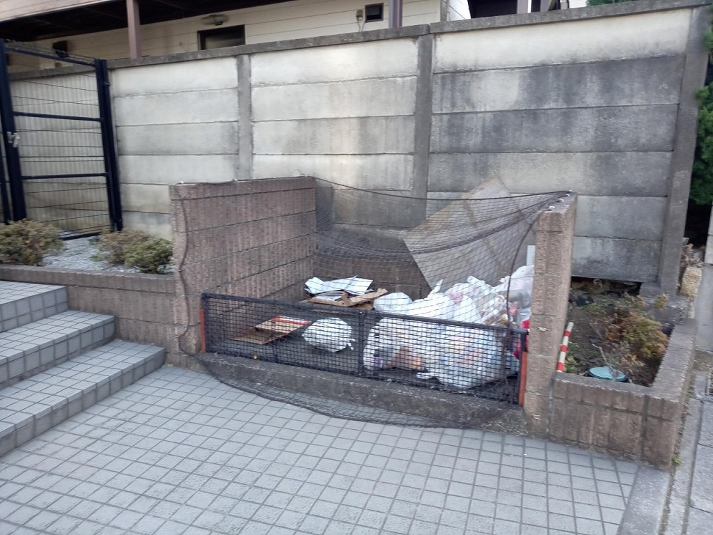 レオパレスはとがや ゴミ置き場