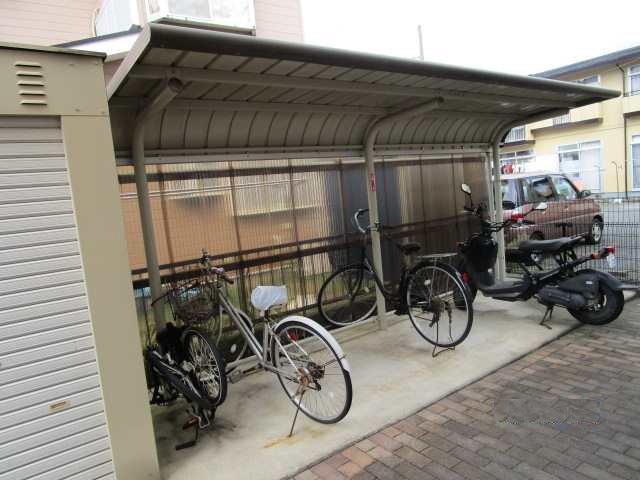 レオパレス彩 駐輪場