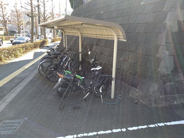 レオパレスＦｏｒ　ｙｏｕ 駐輪場　原付＆自転車のみ駐輪可能