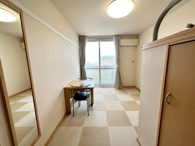 レオパレスルチェンテ カーペットは部屋毎に模様が異なります。