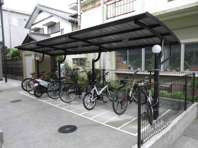 レオパレスあづま坂 駐輪場