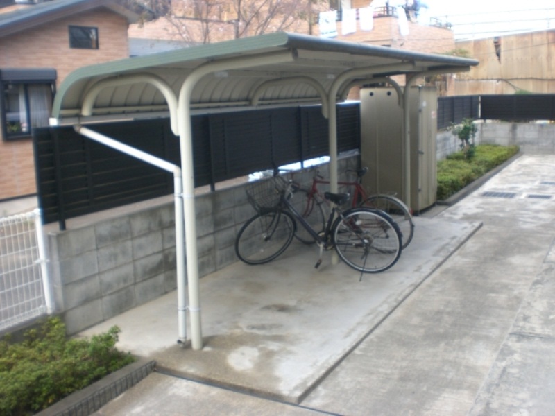 レオパレスナカザト 屋根付き駐輪場つき