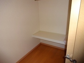 レオパレスＹＡＭＡＺＡＫＩ ハイベッド下収納