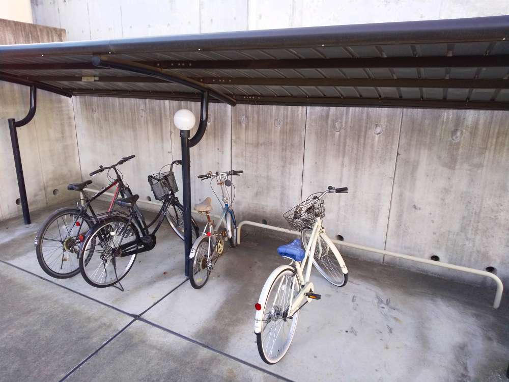 レオパレス岸町 駐輪場