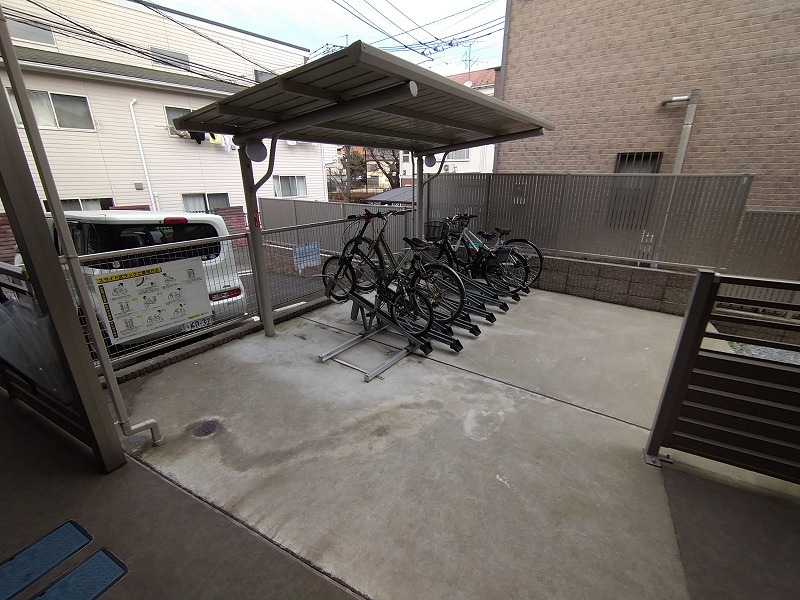 クレイノオトーニョ 駐輪場　原付＆自転車のみ駐輪可能