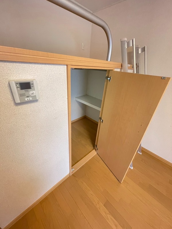フォレスタ ベッド下のウォークインクローゼット