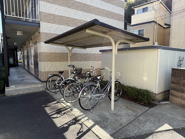 レオパレスますがた 駐輪場　原付＆自転車のみ駐輪可能