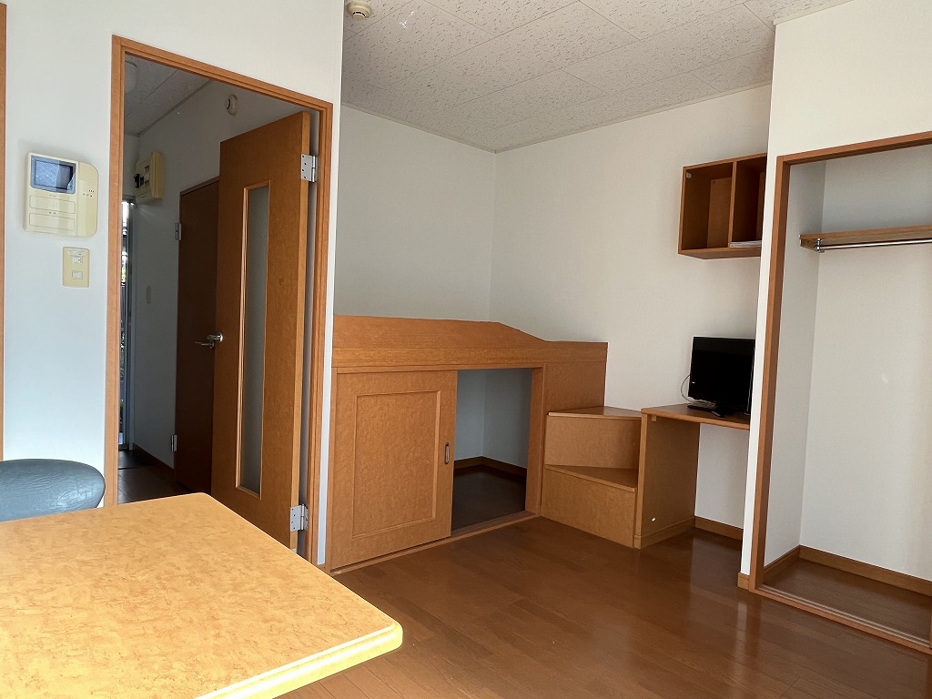 レオパレスますがた 2階は絨毯仕様です。